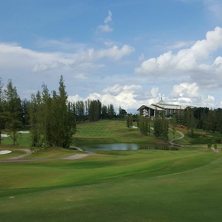 Austin Heights Golf & Hotel Resort Johor Bahru Exteriör bild