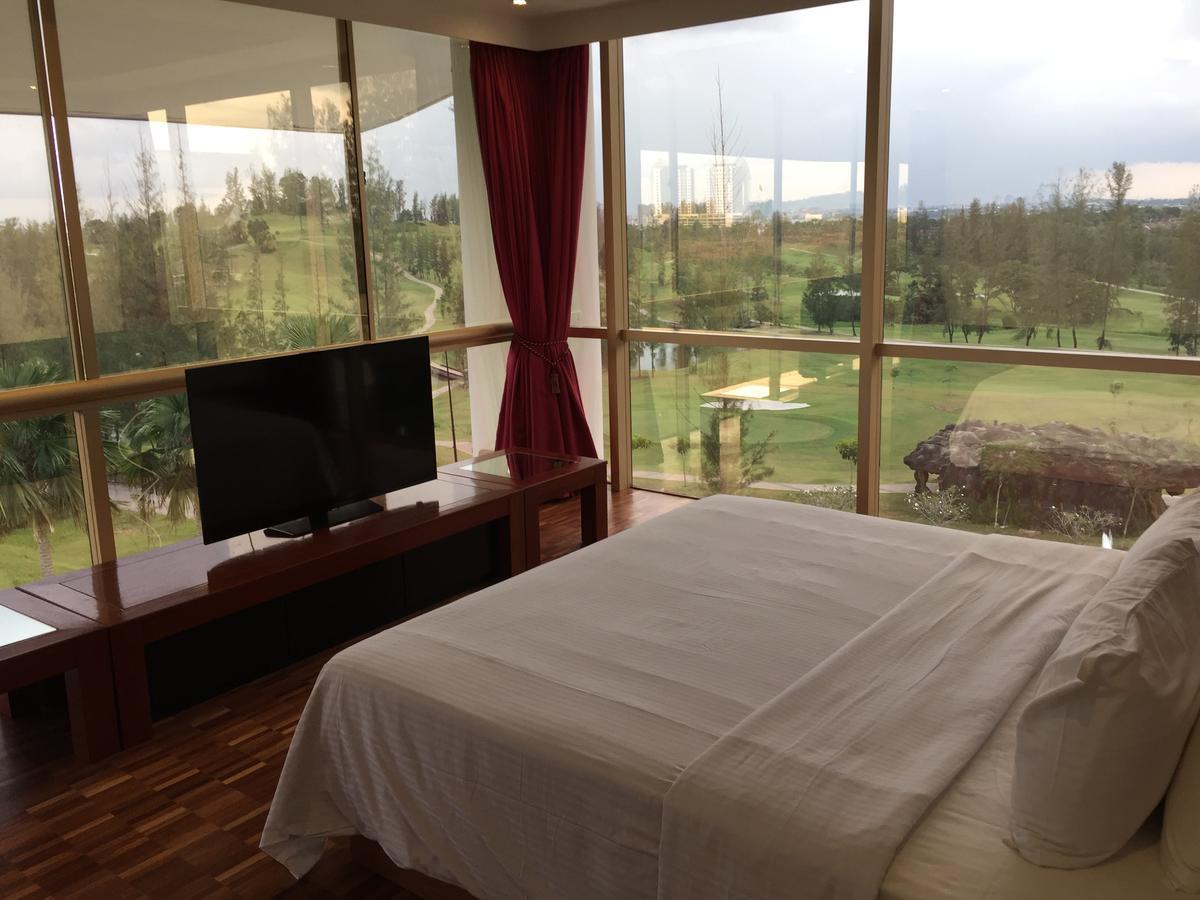 Austin Heights Golf & Hotel Resort Johor Bahru Exteriör bild