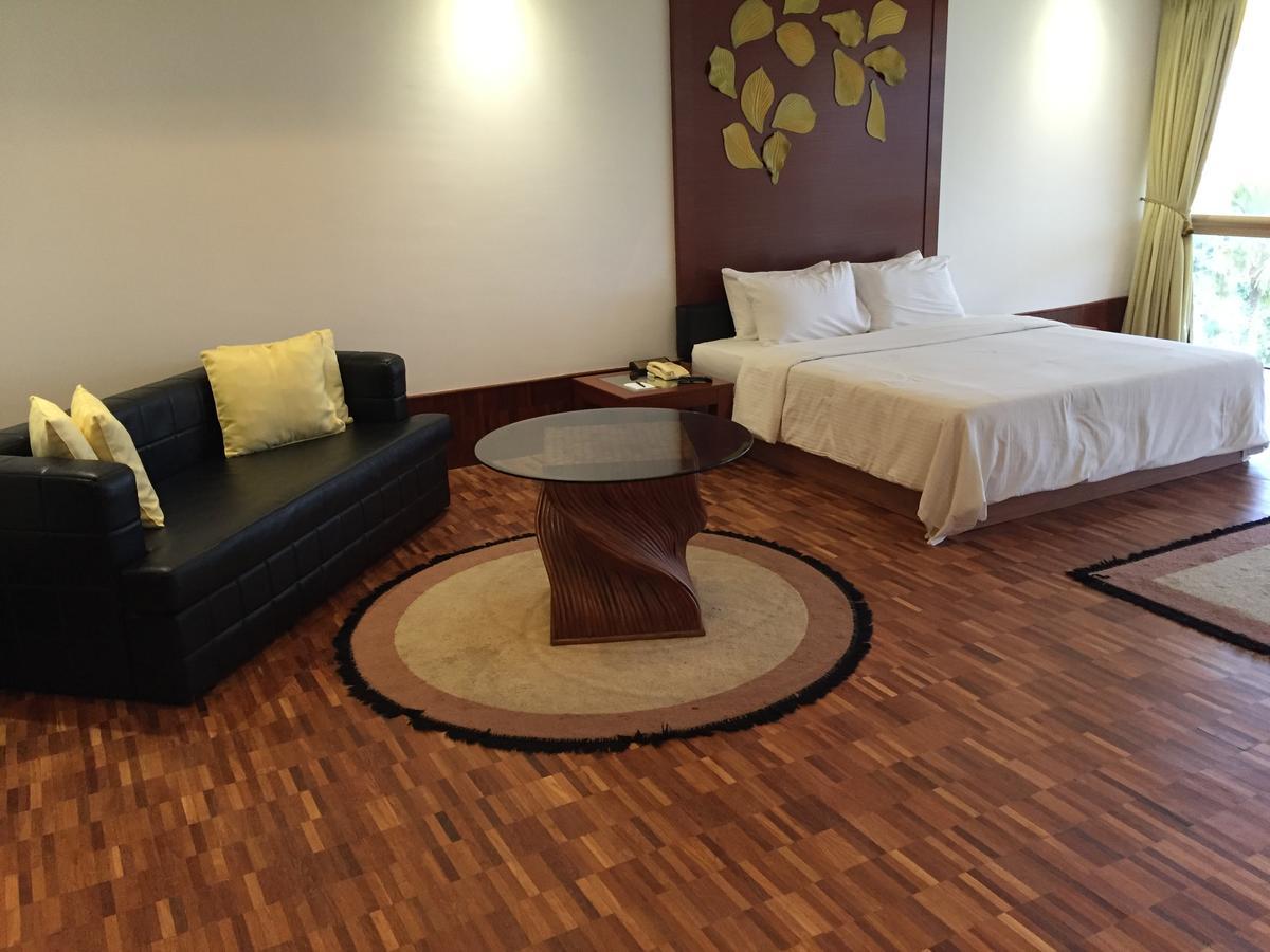 Austin Heights Golf & Hotel Resort Johor Bahru Exteriör bild
