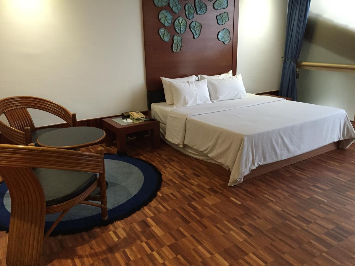 Austin Heights Golf & Hotel Resort Johor Bahru Exteriör bild