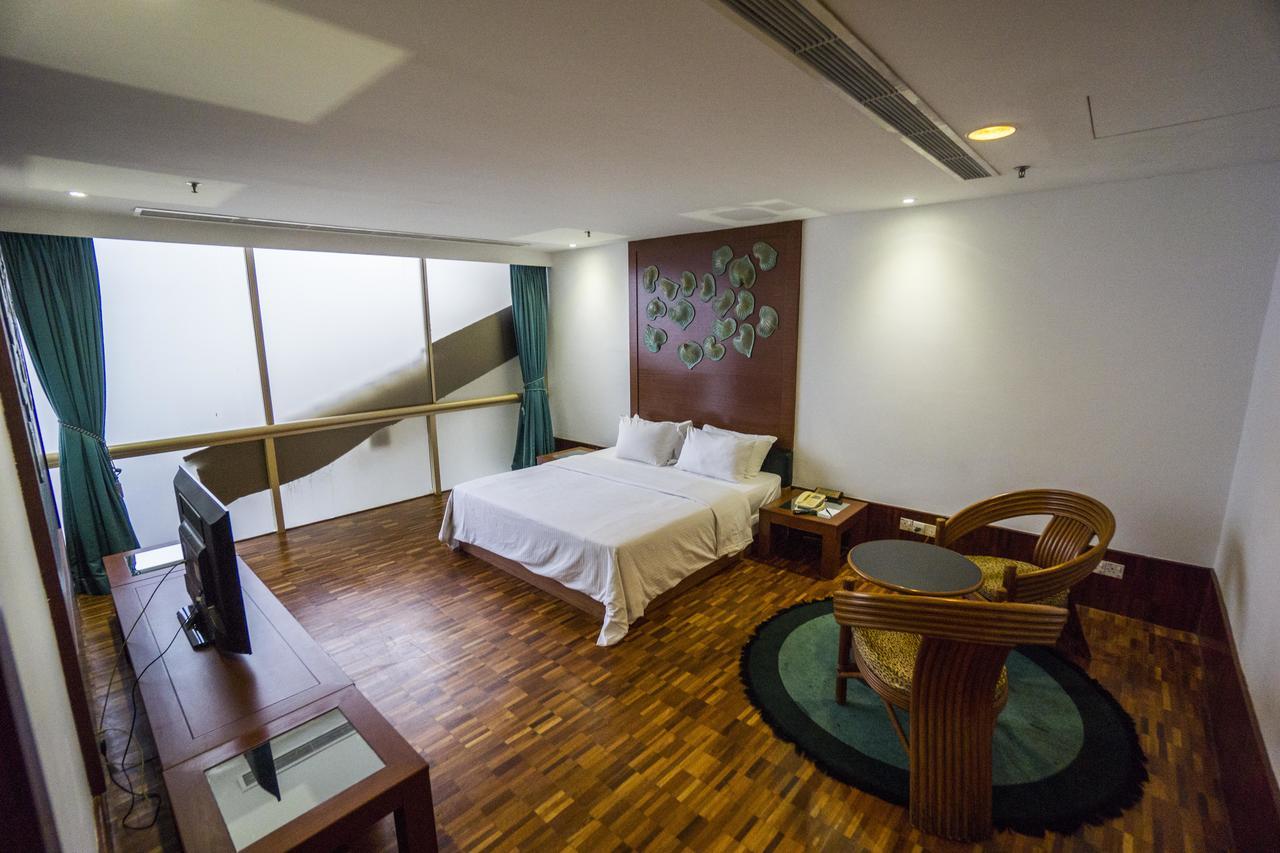 Austin Heights Golf & Hotel Resort Johor Bahru Exteriör bild