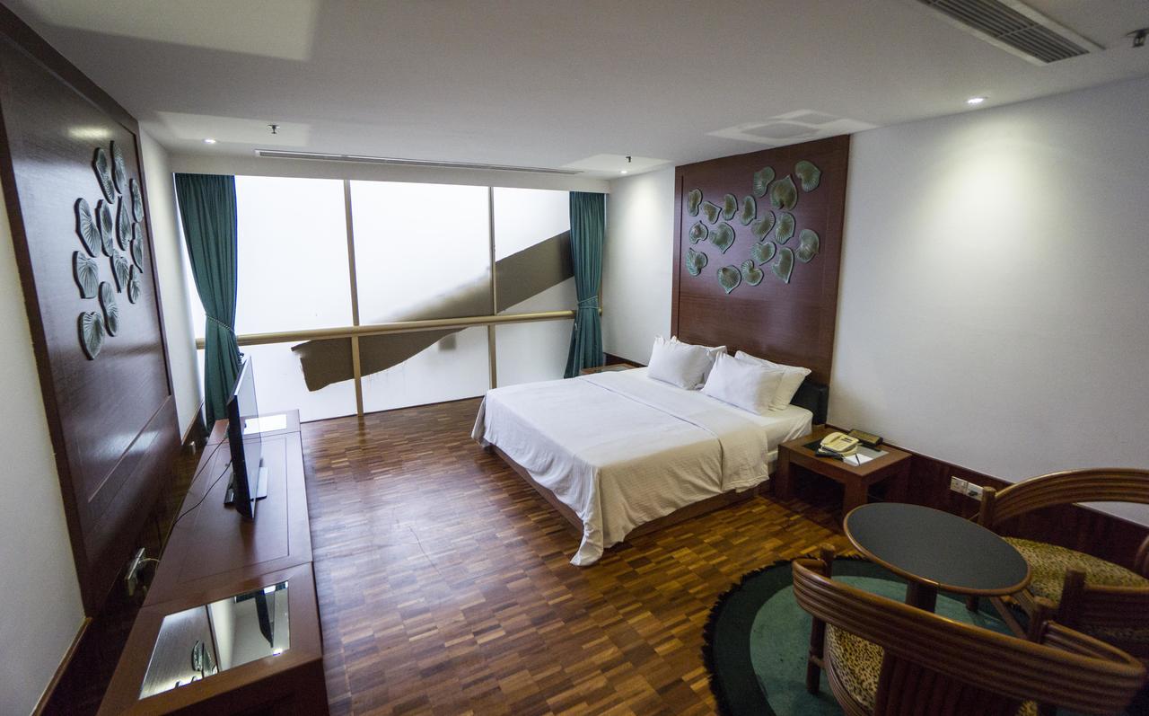 Austin Heights Golf & Hotel Resort Johor Bahru Exteriör bild