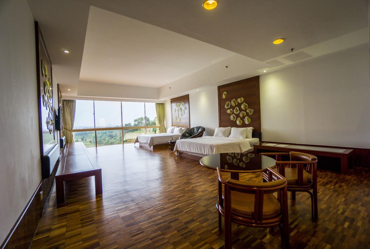 Austin Heights Golf & Hotel Resort Johor Bahru Exteriör bild